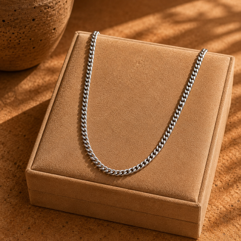 - Cuban Link Chain (3mm)