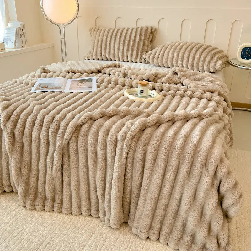 Luxurious Faux Fur Blanket – Super Soft, Warm & Timelessly Elegant
