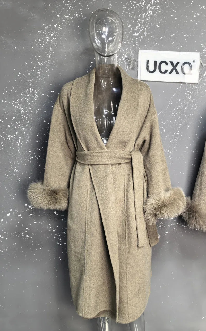 Elegant Woolen Overcoat with Fur Patchwork