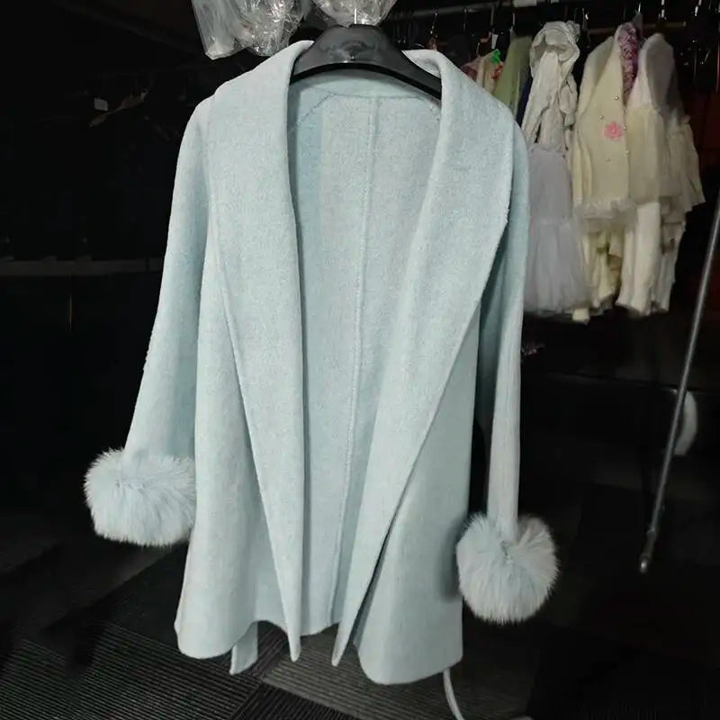 Elegant Woolen Overcoat with Fur Patchwork