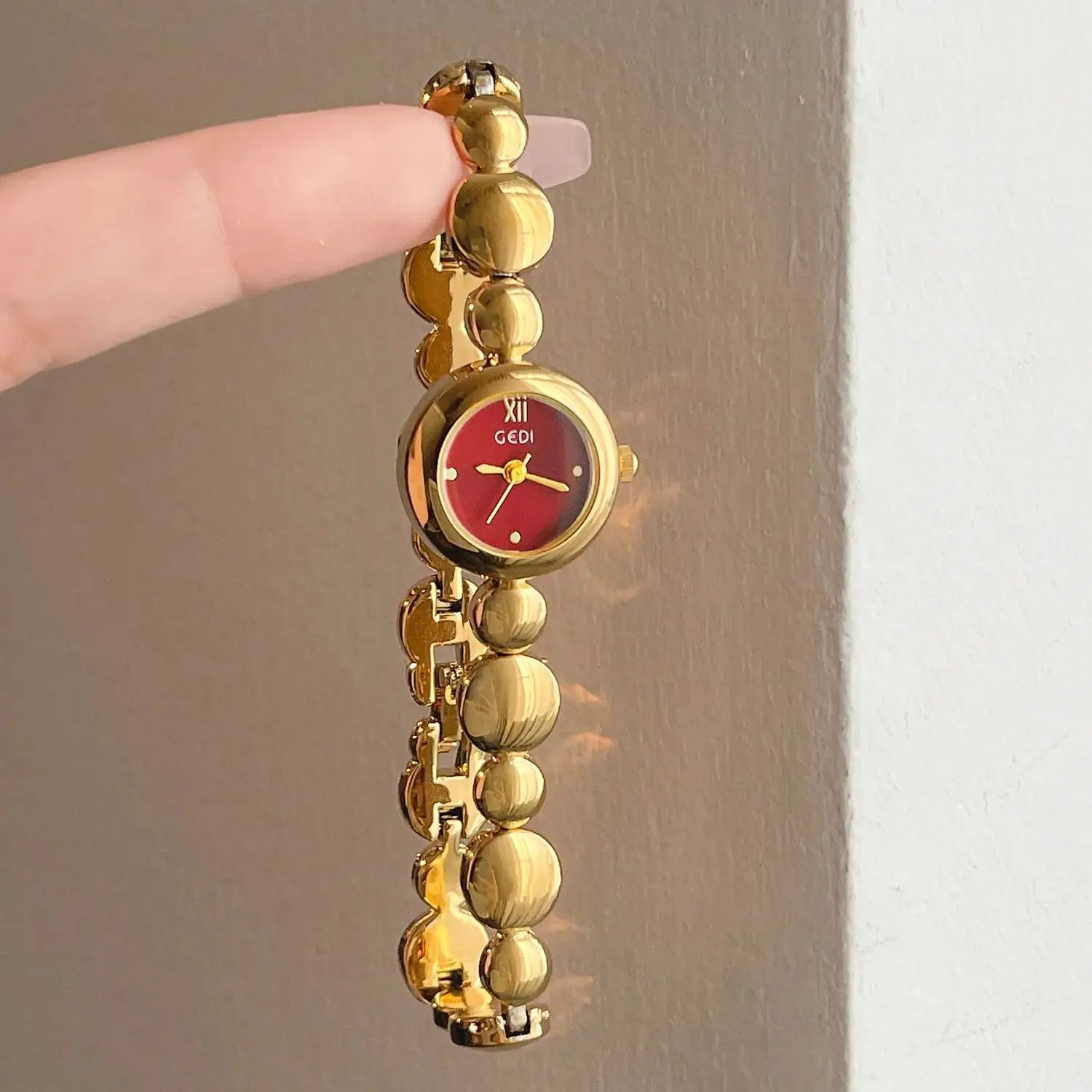 Retro Luxury Bracelet Women’s Watch – Small Dial Stainless Steel Quartz Timepiece