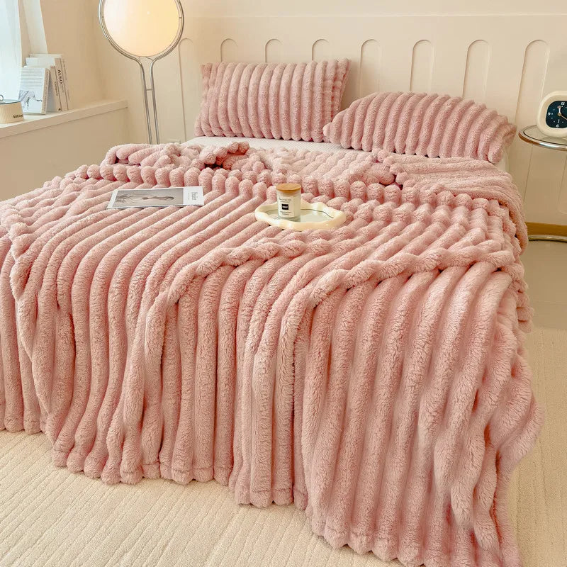 Luxurious Faux Fur Blanket – Super Soft, Warm & Timelessly Elegant