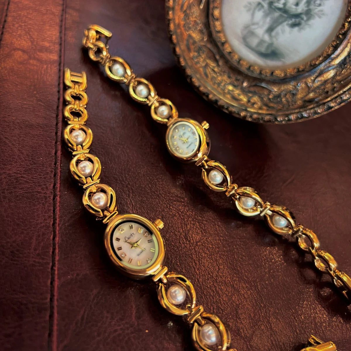 Elegant Pearl Strap Women’s Watch – Fashionable Oval Quartz Timepiece 30mm