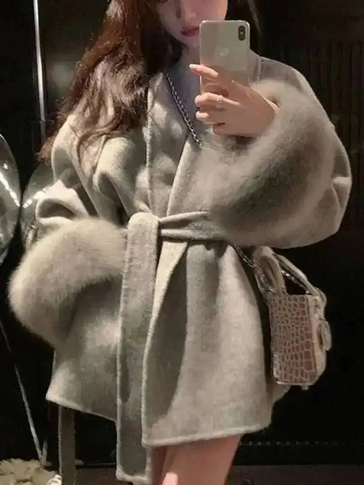 Elegant Woolen Overcoat with Fur Patchwork