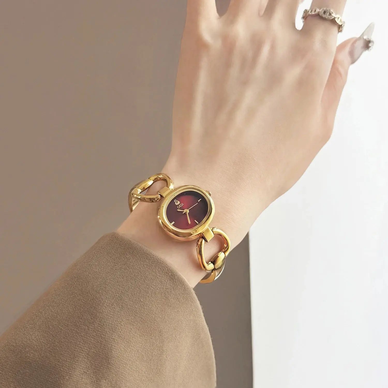 Luxury Vintage Women’s Skeleton Quartz Watch – Bracelet-Style Dress Wristwatch