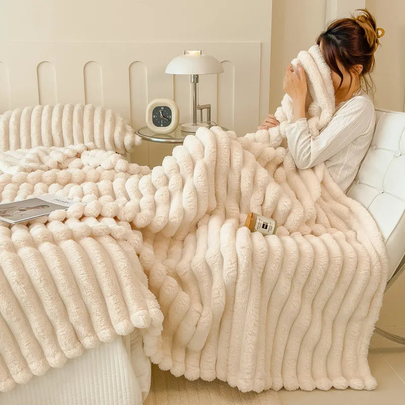 Luxurious Faux Fur Blanket – Super Soft, Warm & Timelessly Elegant