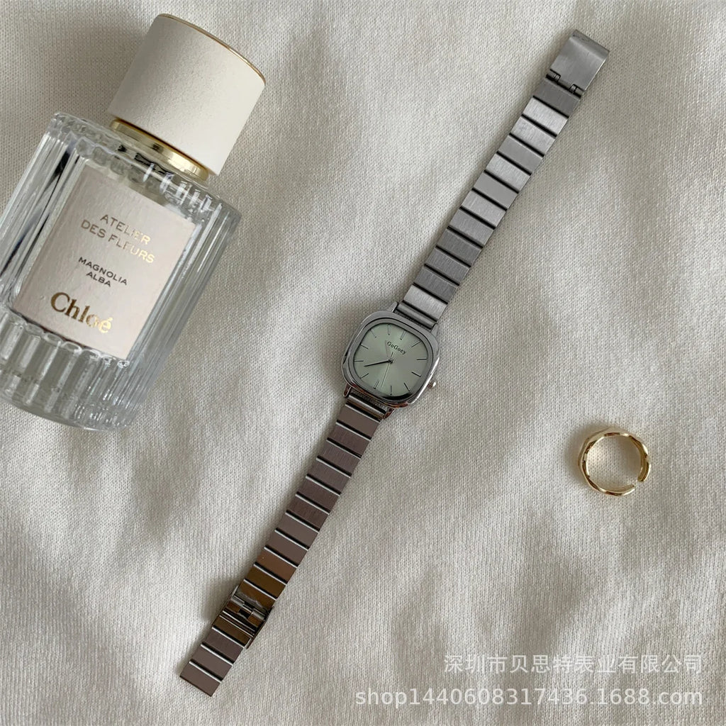 Minimalist Luxury Women’s Quartz Watch – Small Dial Bamboo Strap Stainless Steel