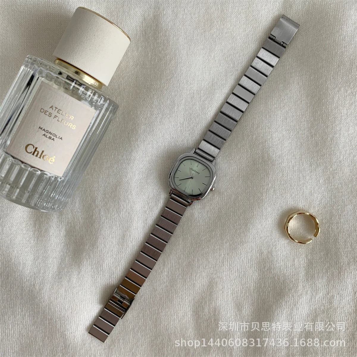 Minimalist Luxury Women’s Quartz Watch – Small Dial Bamboo Strap Stainless Steel