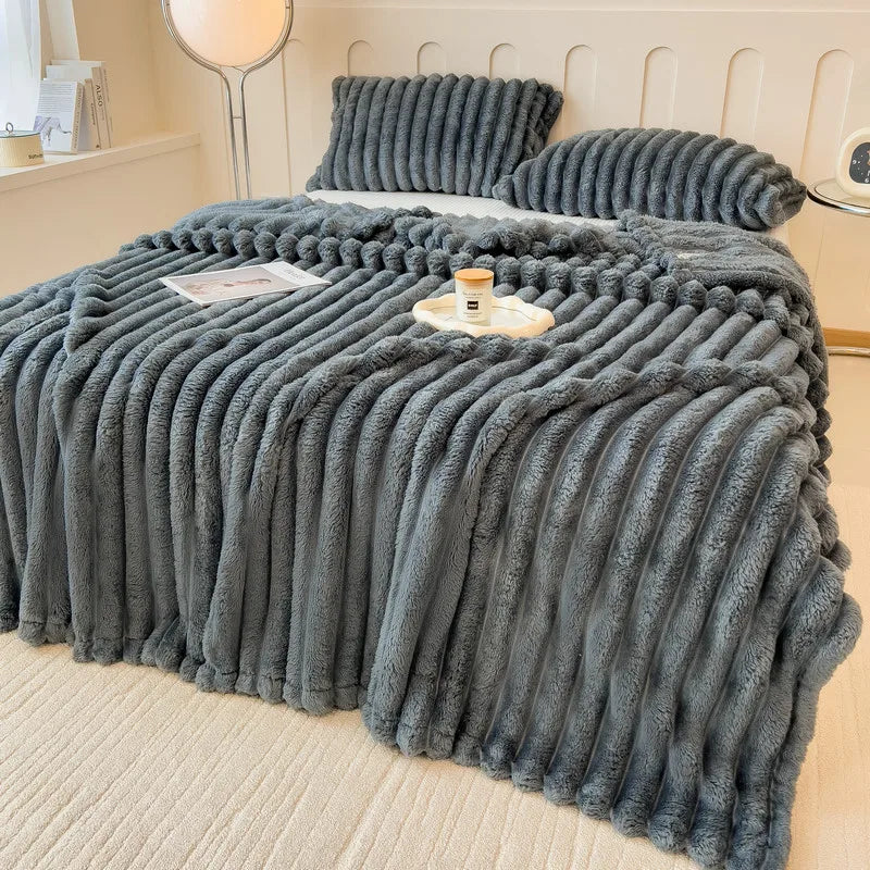 Luxurious Faux Fur Blanket – Super Soft, Warm & Timelessly Elegant