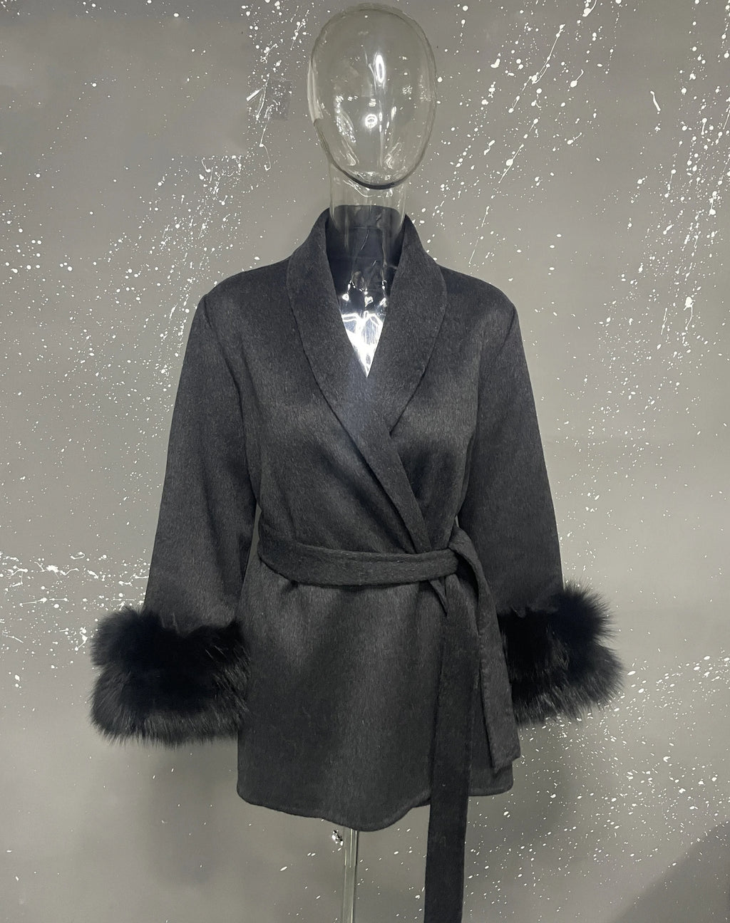 Elegant Woolen Overcoat with Fur Patchwork