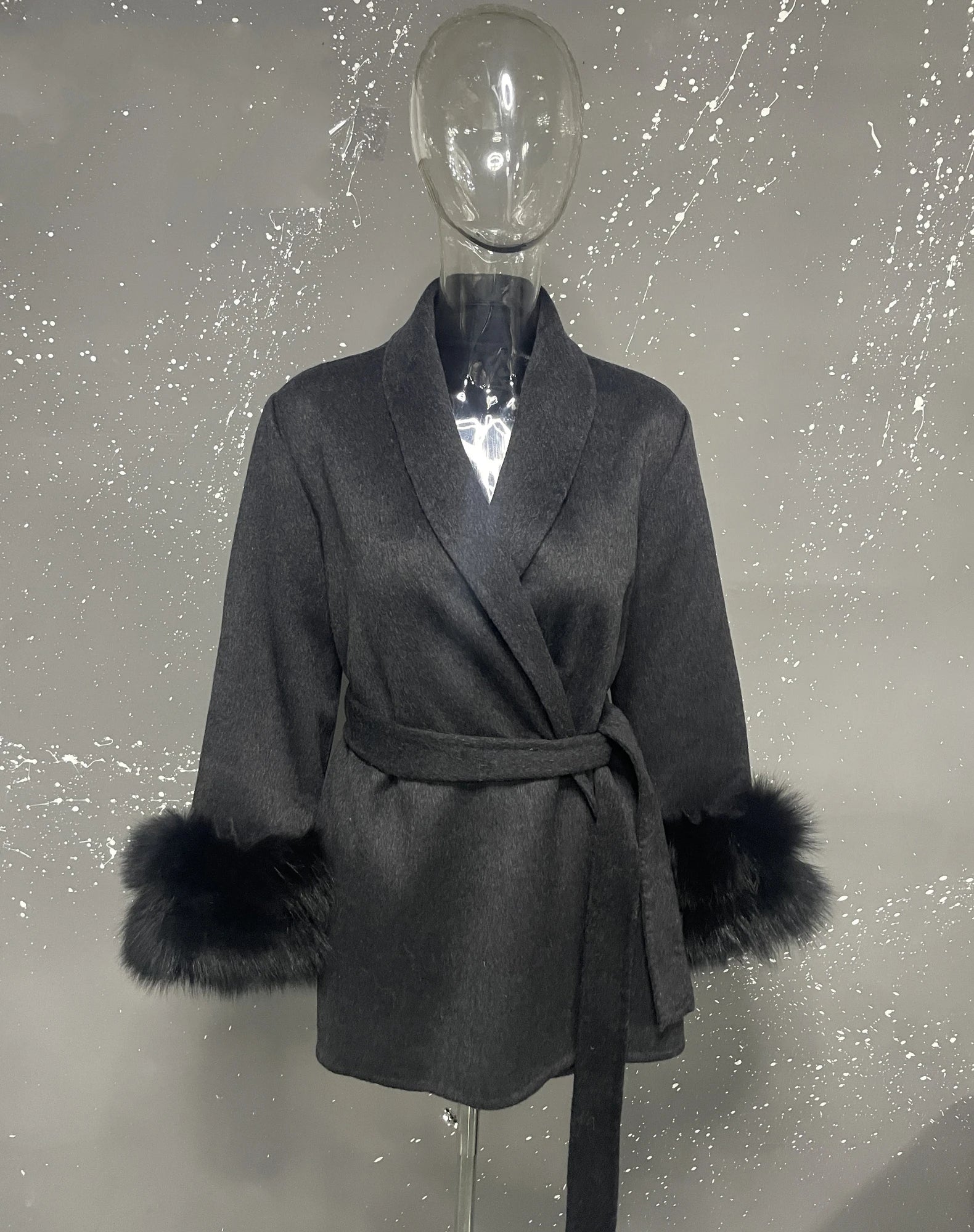 Elegant Woolen Overcoat with Fur Patchwork