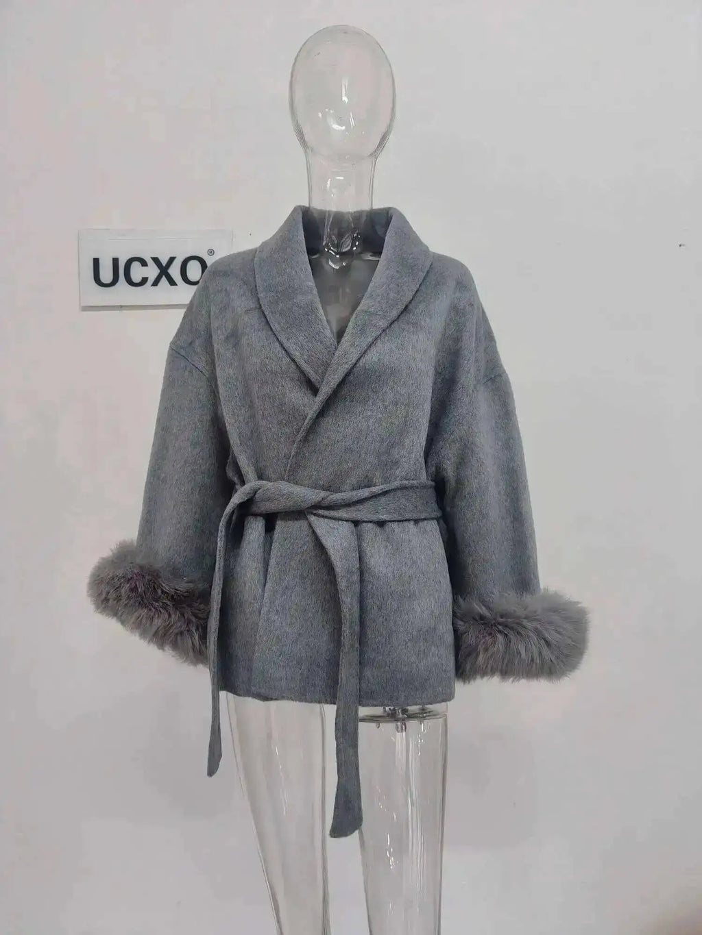 Elegant Woolen Overcoat with Fur Patchwork