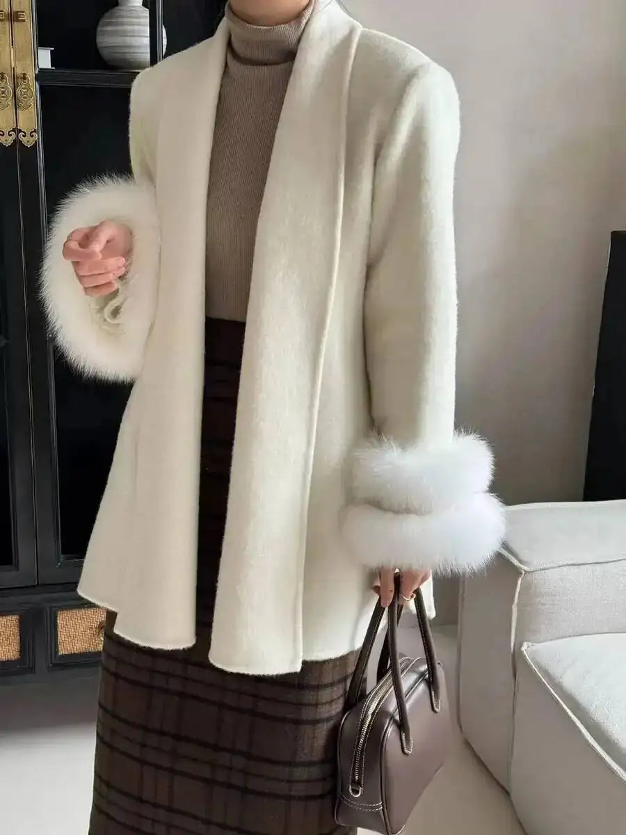 Elegant Woolen Overcoat with Fur Patchwork