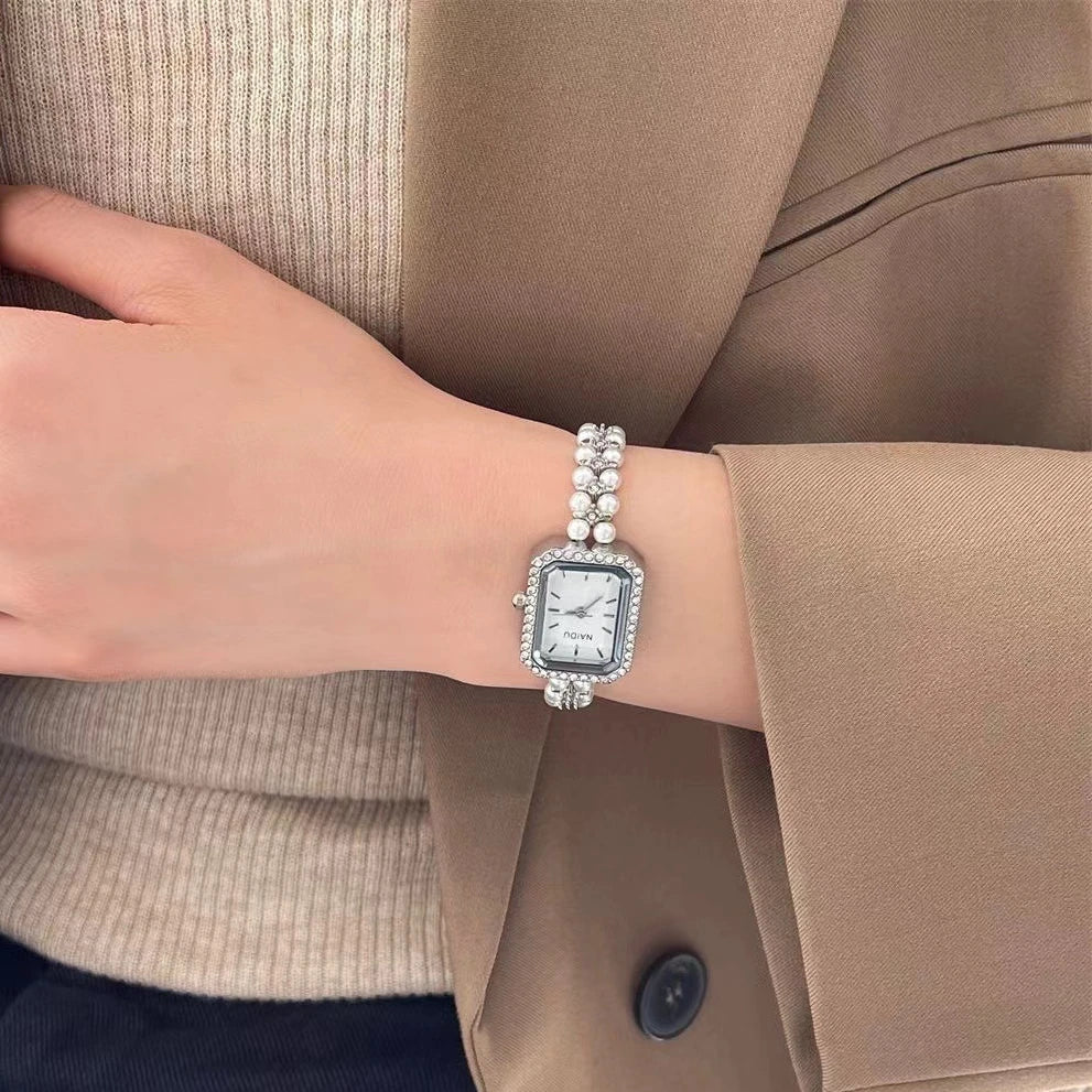Pearl-Studded Bracelet Women’s Watch – Fashion Quartz Ladies Timepiece