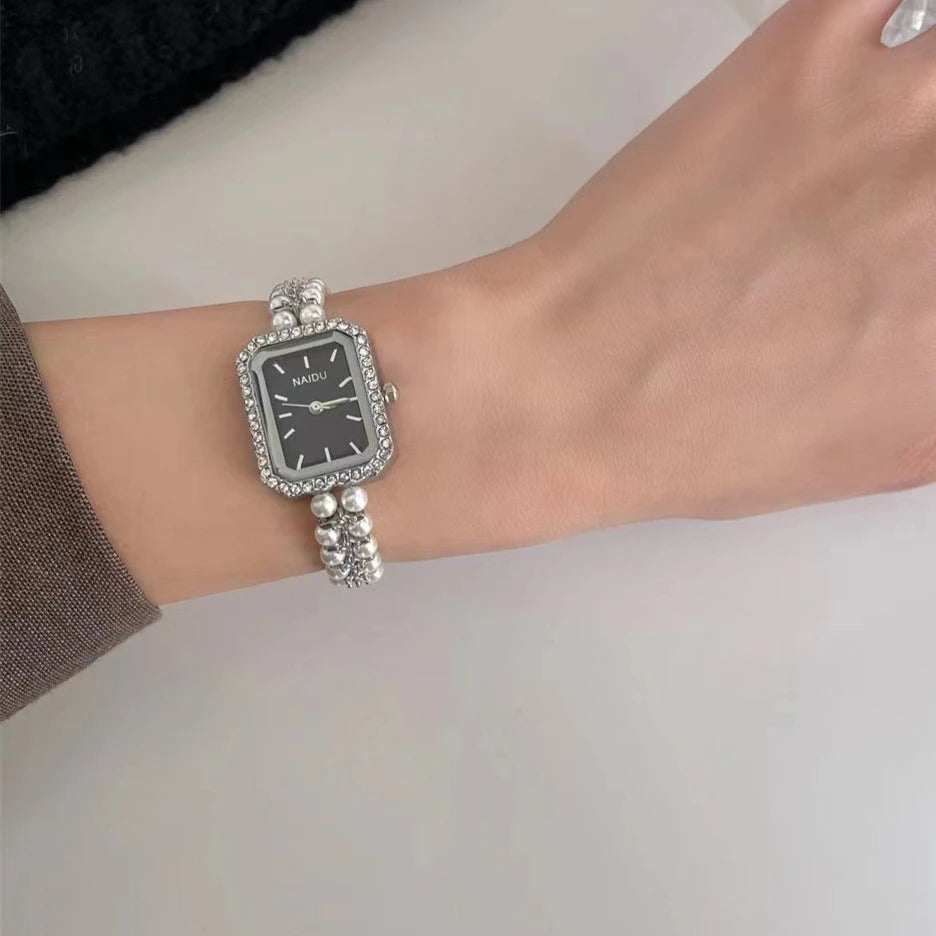Pearl-Studded Bracelet Women’s Watch – Fashion Quartz Ladies Timepiece
