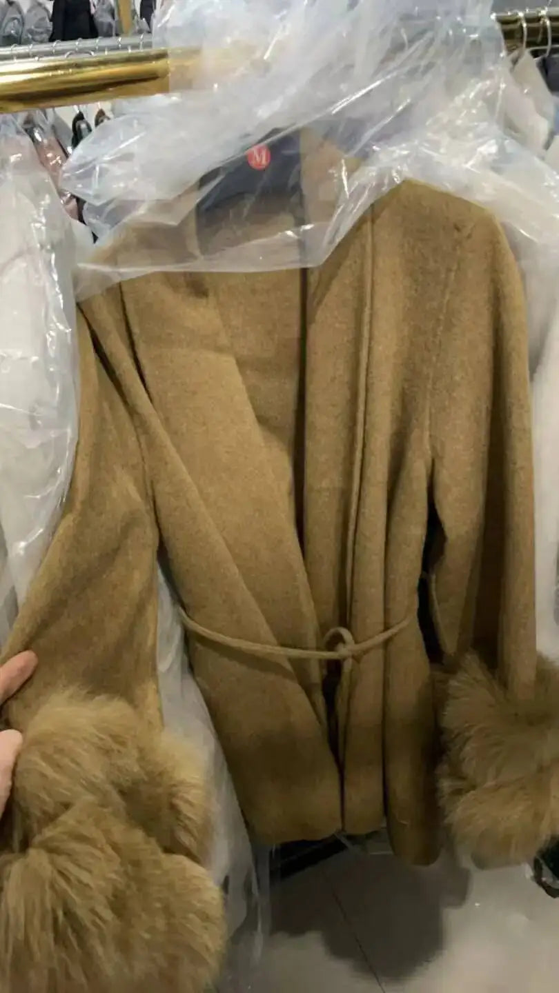 Elegant Woolen Overcoat with Fur Patchwork