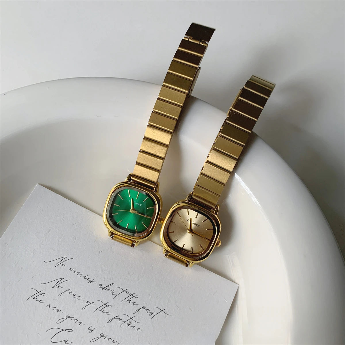 Minimalist Luxury Women’s Quartz Watch – Small Dial Bamboo Strap Stainless Steel