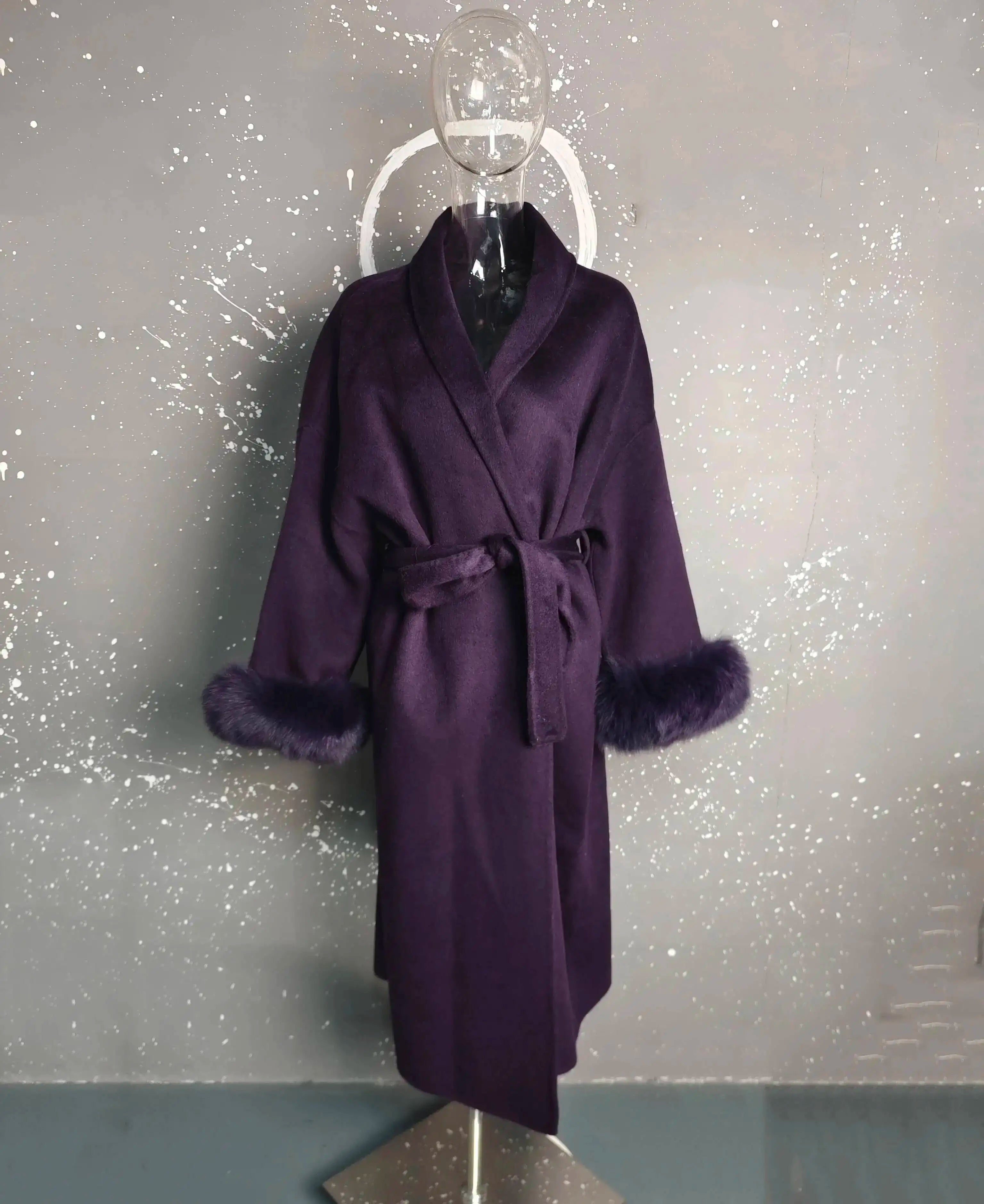 Elegant Woolen Overcoat with Fur Patchwork