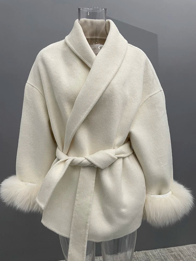 Elegant Woolen Overcoat with Fur Patchwork