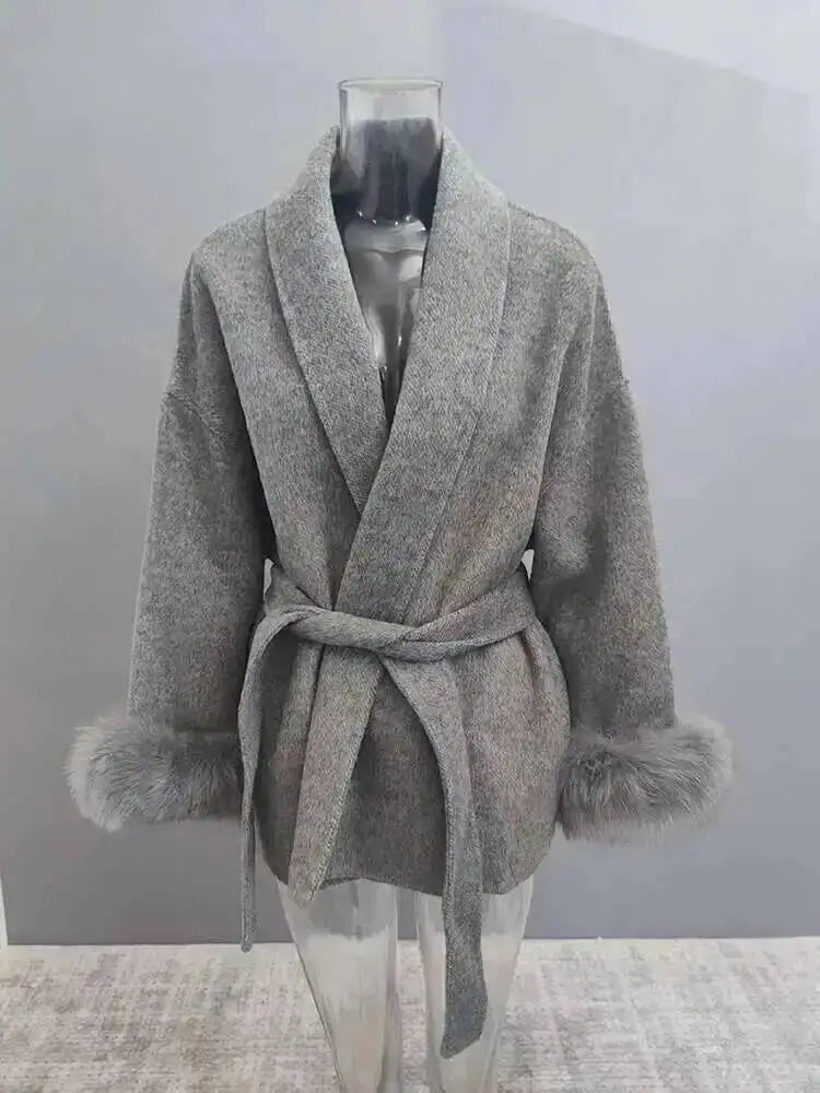 Elegant Woolen Overcoat with Fur Patchwork