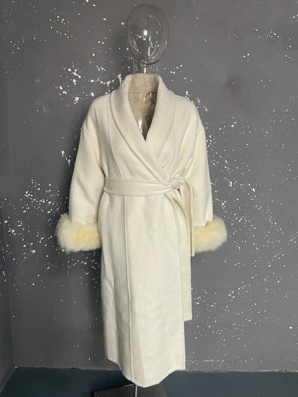 Elegant Woolen Overcoat with Fur Patchwork