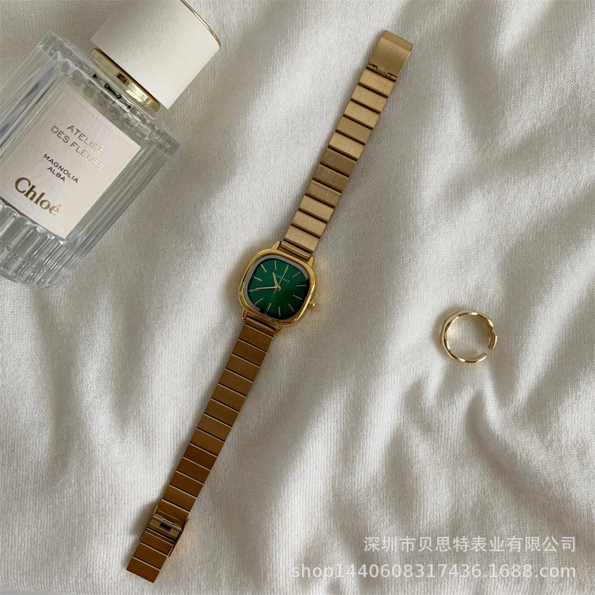 Minimalist Luxury Women’s Quartz Watch – Small Dial Bamboo Strap Stainless Steel