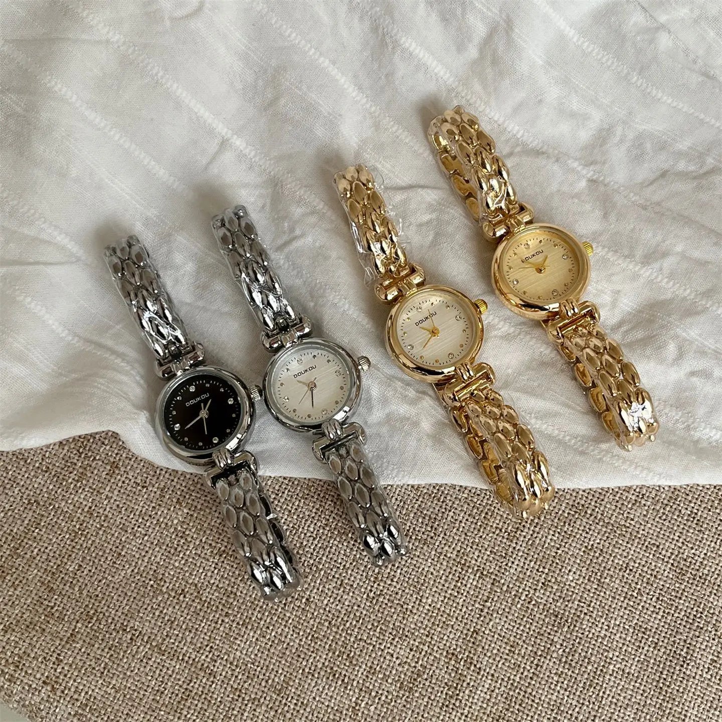 ✨ Luxury Retro Women’s Watch – Elegant Gold & Silver Chain Timepiece