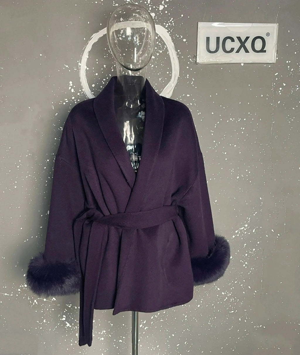 Elegant Woolen Overcoat with Fur Patchwork